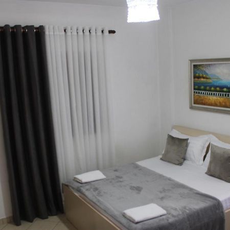 Deni'S Family Apartment In New Blvd 地拉那 外观 照片