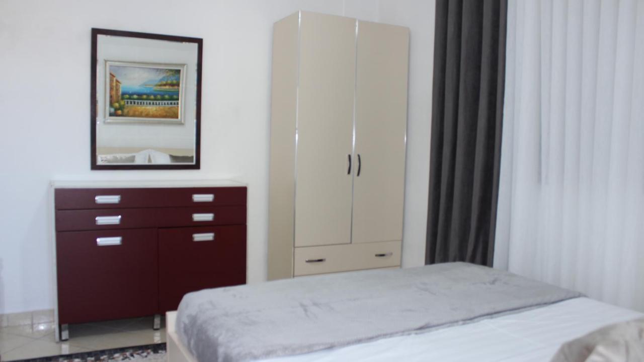 Deni'S Family Apartment In New Blvd 地拉那 外观 照片