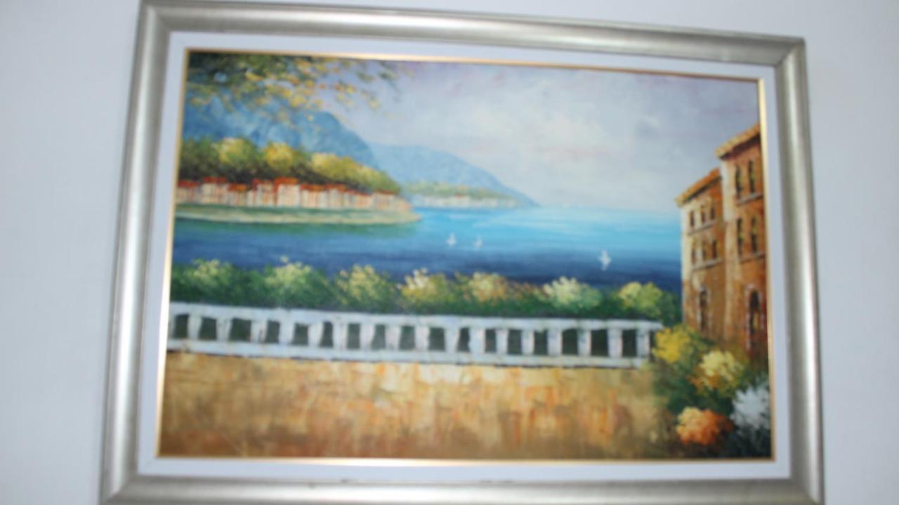 Deni'S Family Apartment In New Blvd 地拉那 外观 照片