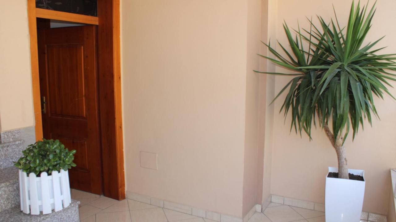 Deni'S Family Apartment In New Blvd 地拉那 外观 照片